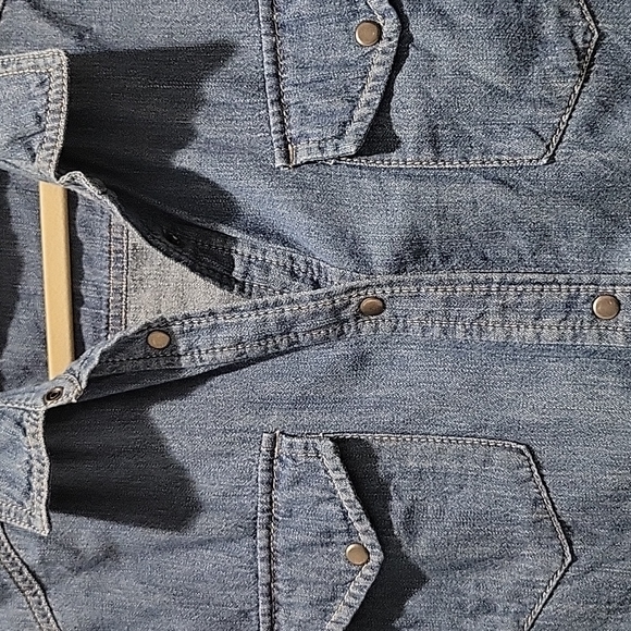Jones New York Ladies snap denim shirt - Picture 3 of 7